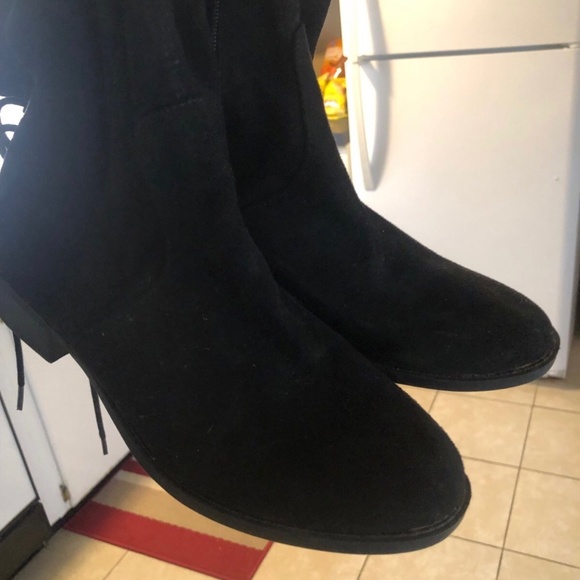 black boots - Picture 3 of 6